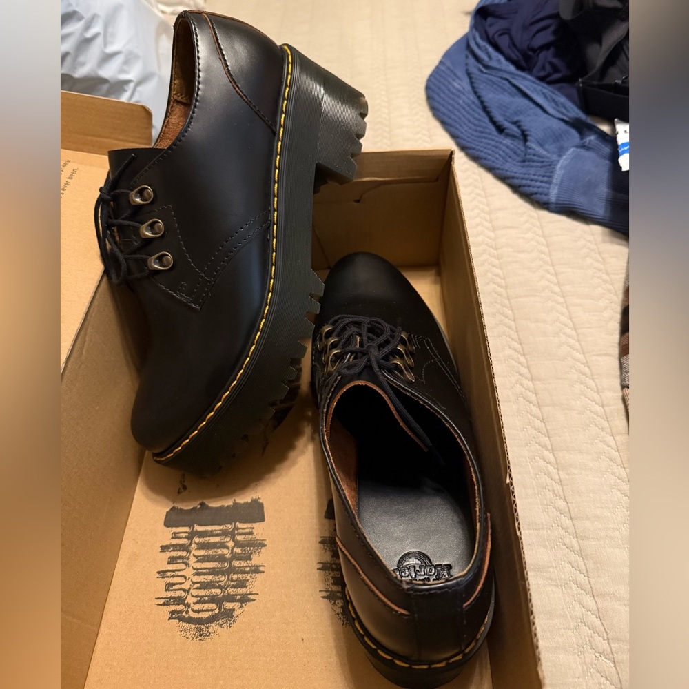 Doc Marten Leona Lo Oxfords - New - Size 11